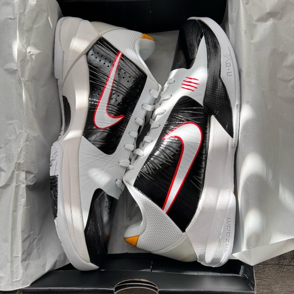 Kobe 5 - Picture 2 of 8